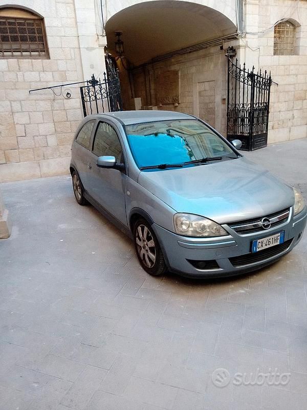 Usata Opel Corsa 69 CV (50 kW) 2005 Grigio Berlina