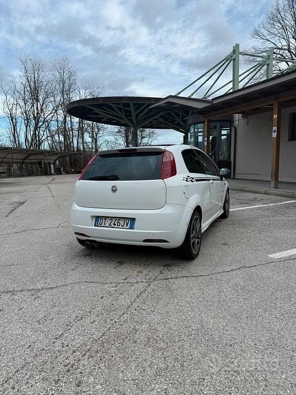 Usata Fiat Grande Punto Sport 90 CV (66 kW) 2008 Bianco Utilitaria