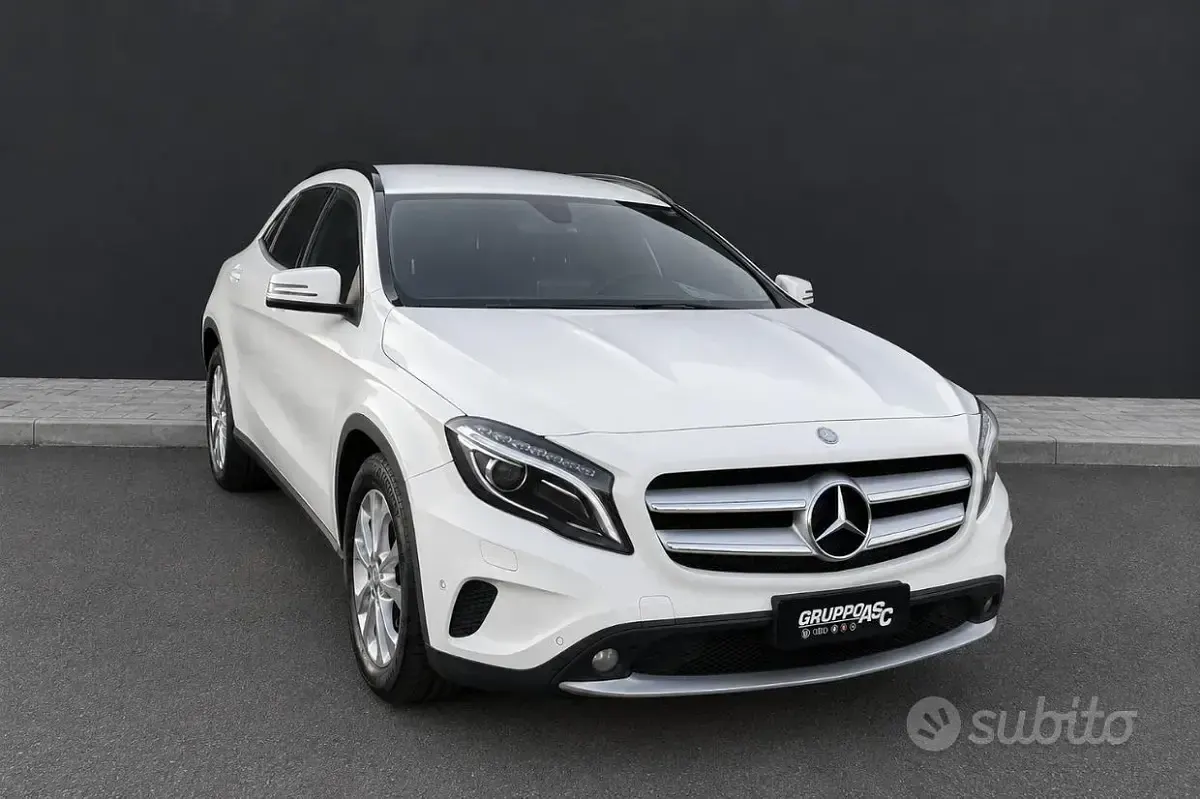 Usata Mercedes GLA200 136 CV (100 kW) 2016 Bianco SUV