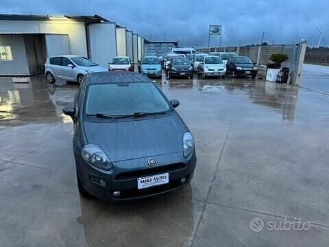 Usata Fiat Punto Street 77 CV (56 kW) 2015 Grigio Berlina