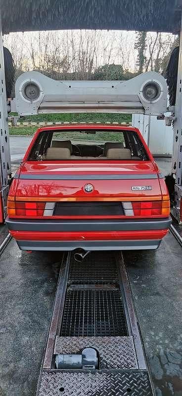 Usata Alfa Romeo 75 128 CV (94 kW) 1986 Rosso Berlina