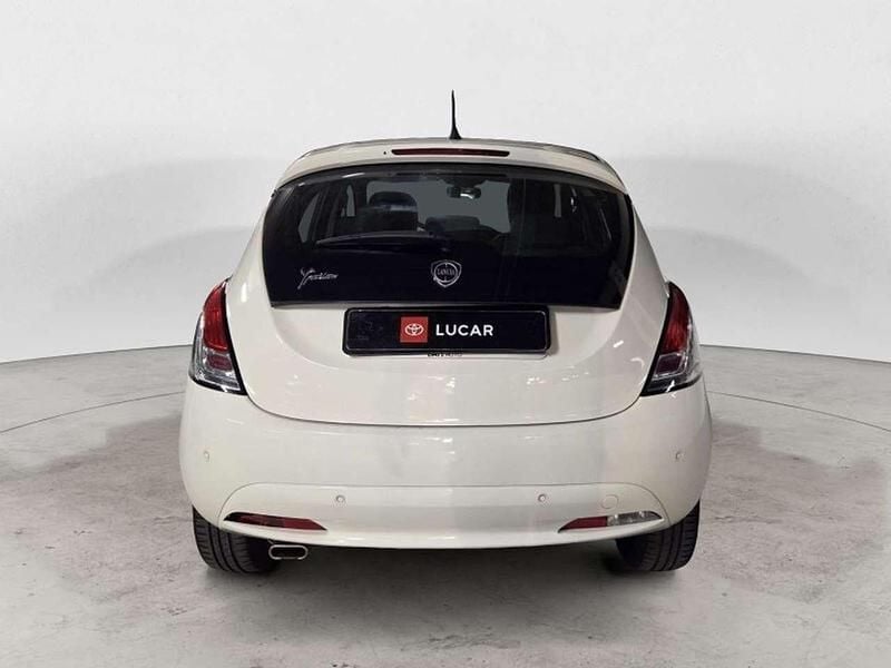 Usata Lancia Ypsilon Gold 69 CV (50 kW) 2019 Bianco Utilitaria