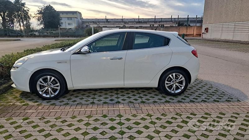 Usata Alfa Romeo Giulietta 109 CV (80 kW) 2011 Utilitaria