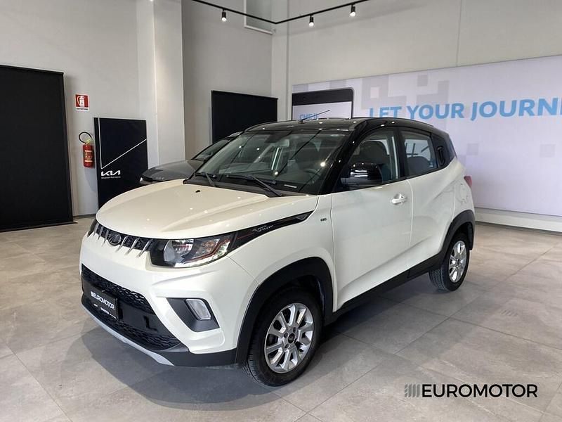 Bianco Usata 2019 Mahindra KUV100 SUV | 7900 € - Immagine 1/4