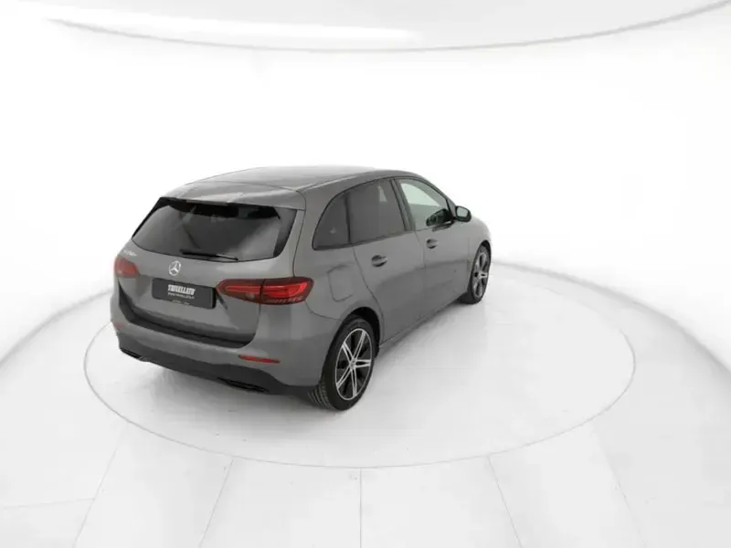 Usata Mercedes B250e Advanced 218 CV (160 kW) 2025 Grigio Monovolume