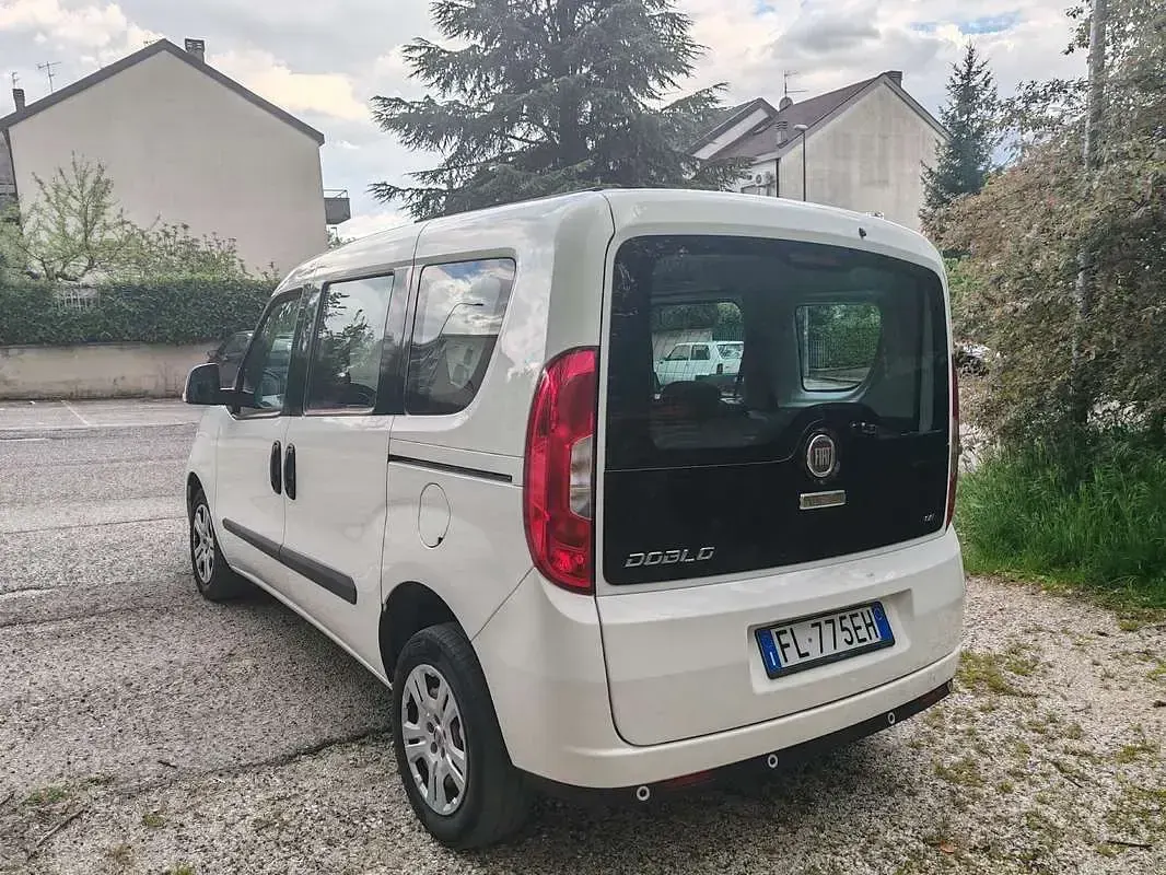 Usata Fiat Doblò Easy 105 CV (77 kW) 2017 Bianco Monovolume
