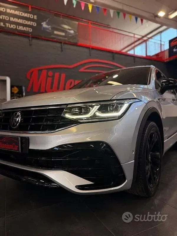 Usata VW Tiguan R-line 150 CV (110 kW) 2021 Grigio SUV