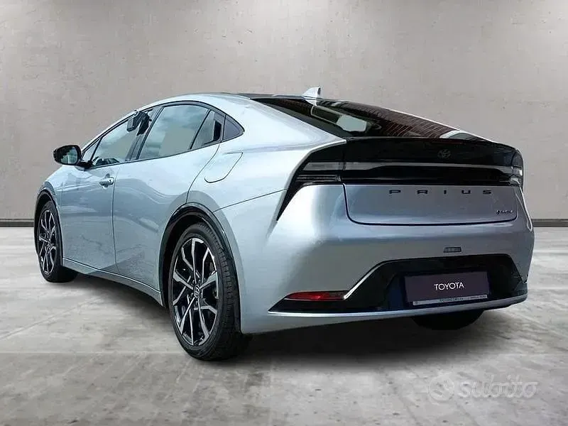 Usata Toyota Prius Plug-in Hybrid Lounge 223 CV (164 kW) 2025 Grigio Utilitaria