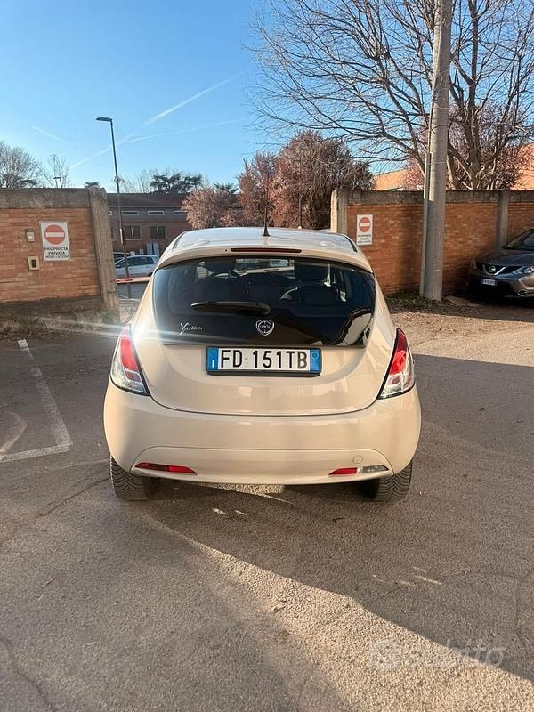 Usata Lancia Ypsilon Silver 69 CV (50 kW) 2016 Beige Utilitaria