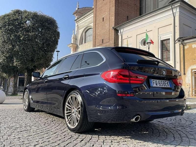 Usata BMW 520 Luxury Line 190 CV (139 kW) 2018 Blu Station wagon