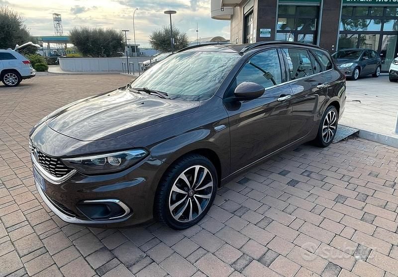 Usata Fiat Tipo Lounge 120 CV (88 kW) 2019 Marrone Station wagon