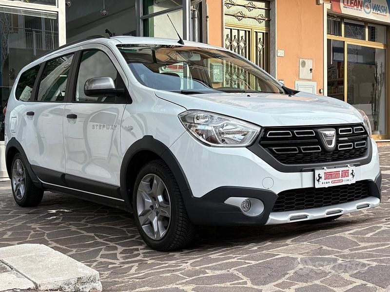Usata Dacia Lodgy Stepway 116 CV (85 kW) 2022 Bianco Monovolume