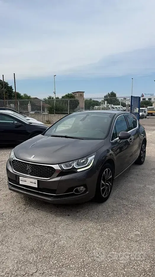 Usata DS Automobiles DS4 Chic 120 CV (88 kW) 2016 Grigio Berlina