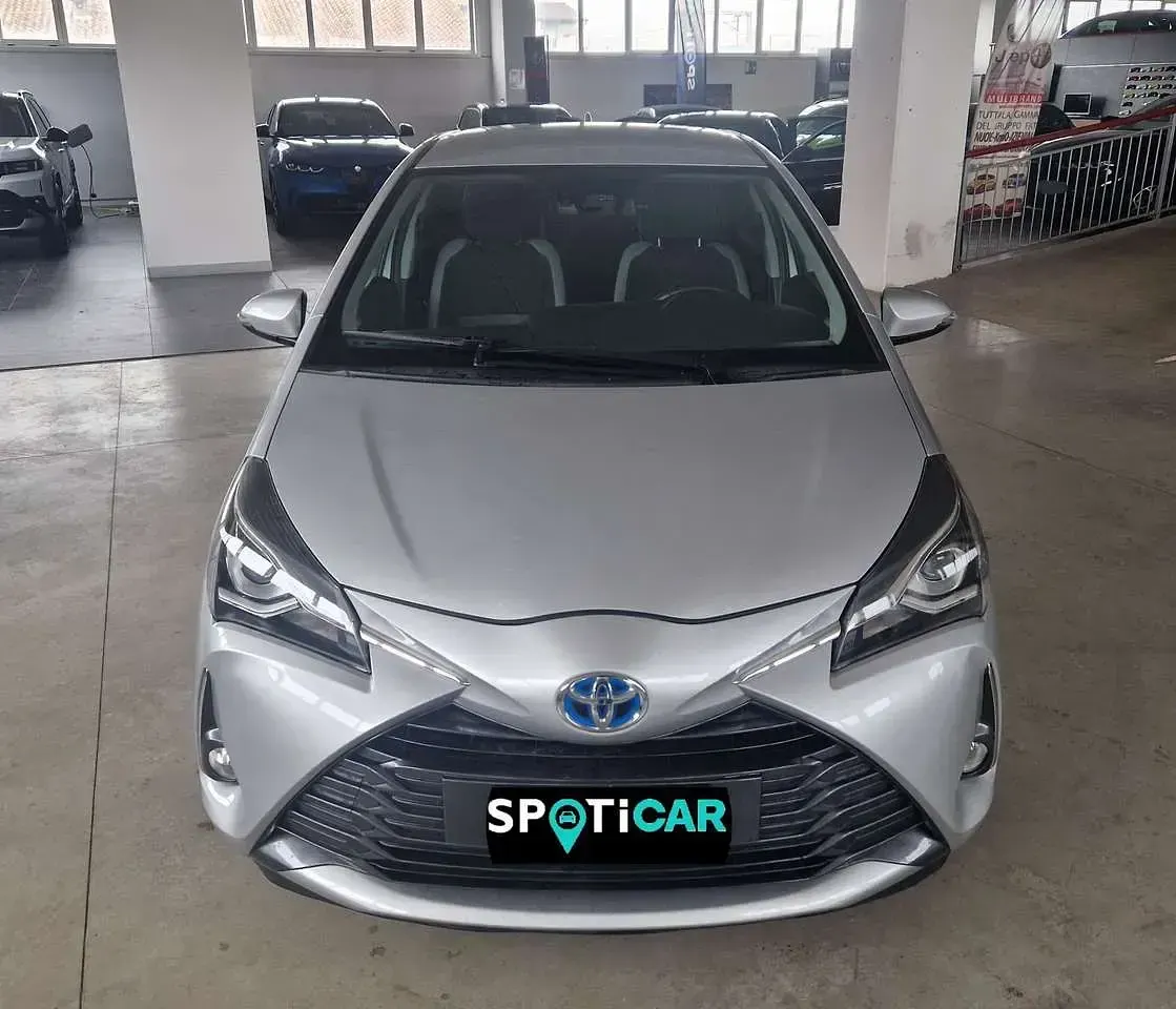 Usata Toyota Yaris Hybrid Business Edition 101 CV (74 kW) 2019 Argento Berlina