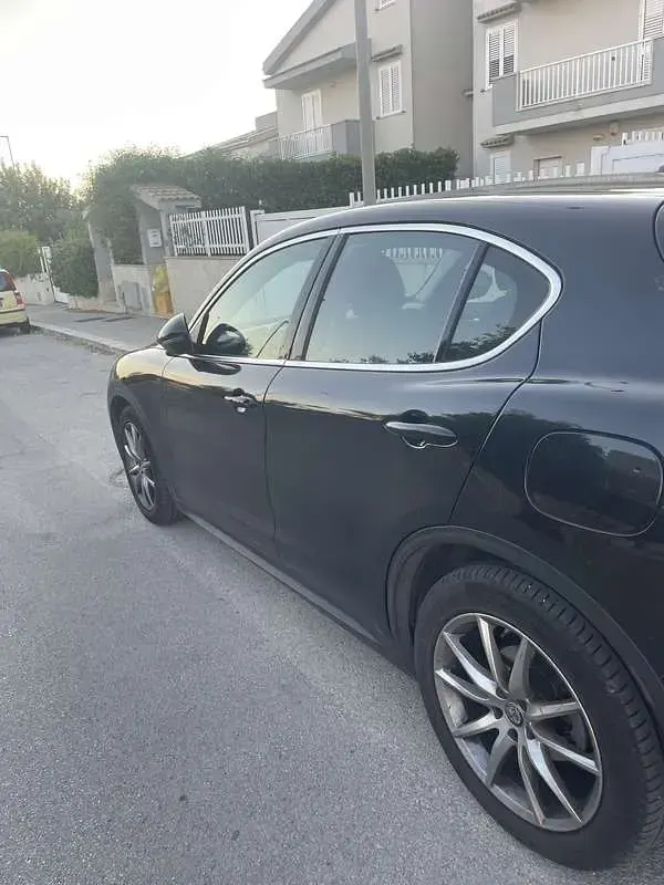 Usata Alfa Romeo Stelvio Business 160 CV (117 kW) 2018 Nero SUV