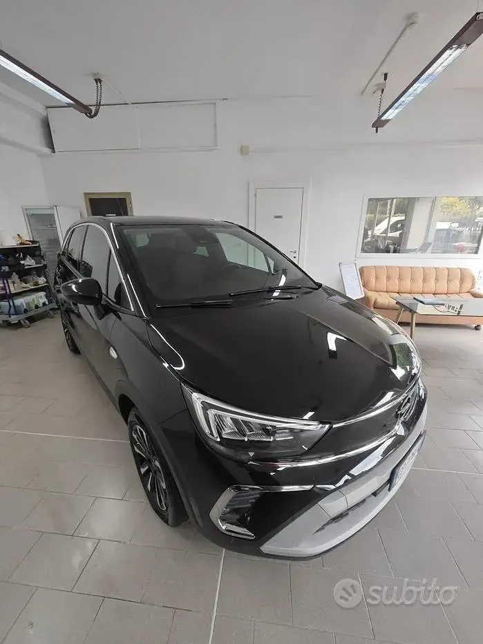 Usata Opel Crossland Elegance 110 CV (80 kW) 2023 Nero SUV