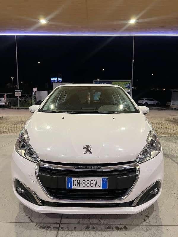 Usata Peugeot 208 GT-line 102 CV (75 kW) 2019 Utilitaria