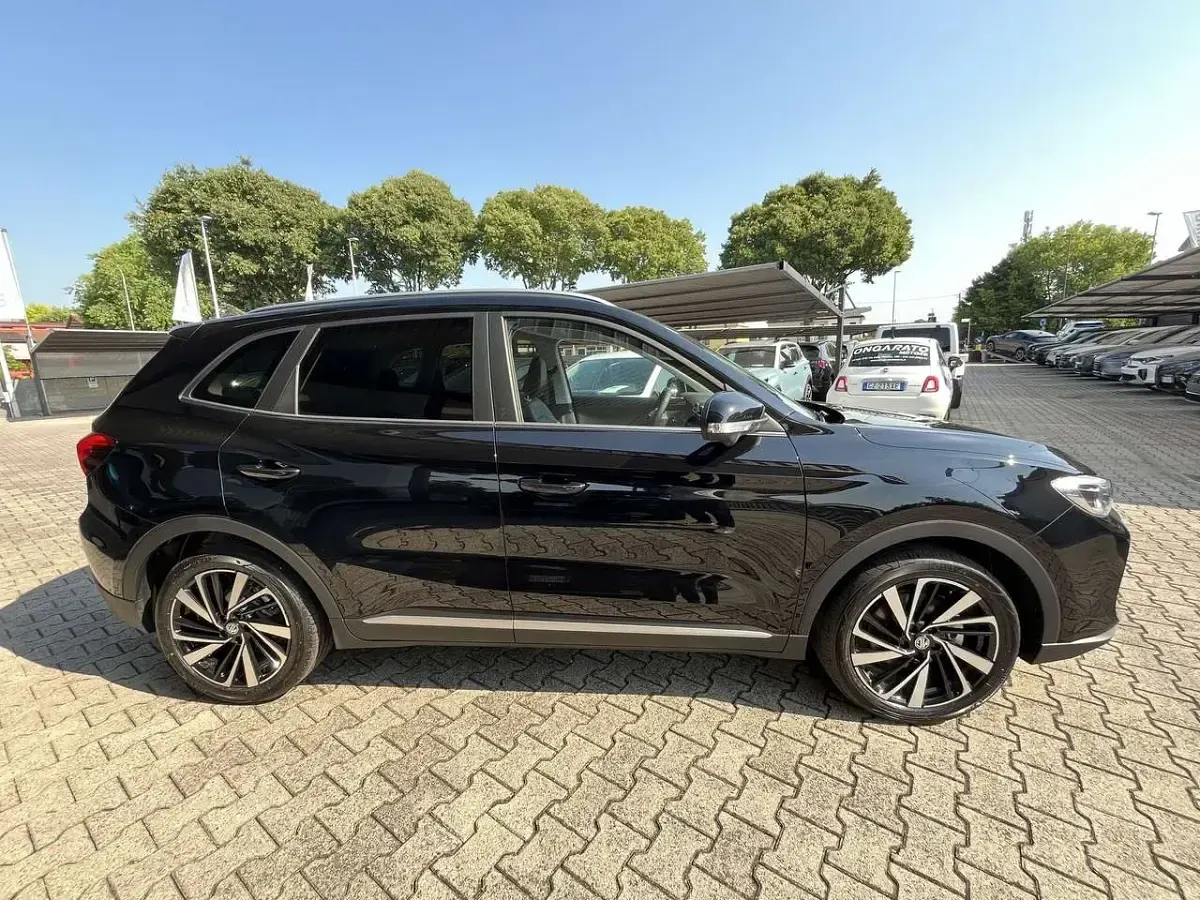 Nuova MG ZS Luxury 197 CV (144 kW) 2026 Nero SUV