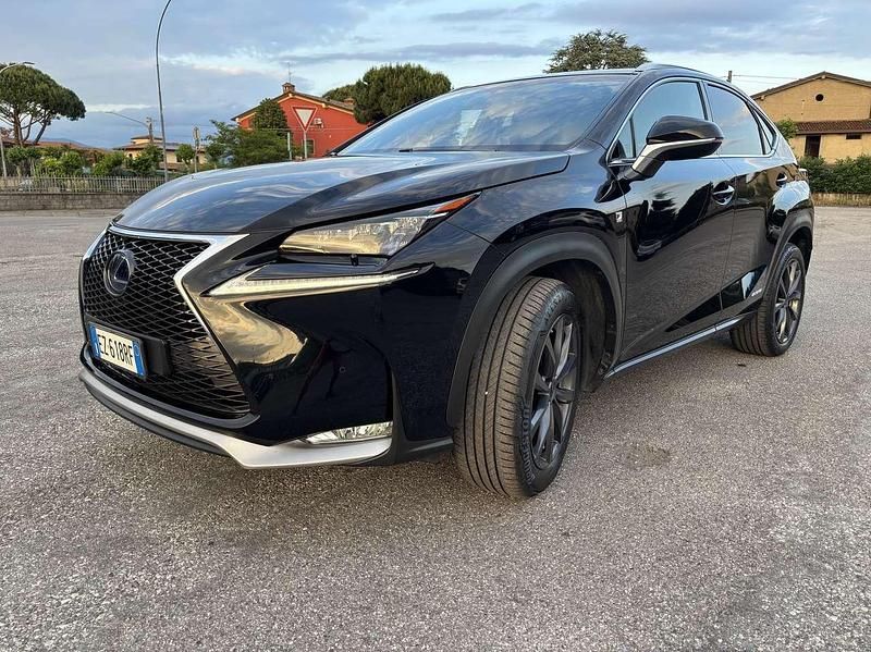 Usata Lexus NX300h Sport Line 155 CV (114 kW) 2015 Nero SUV