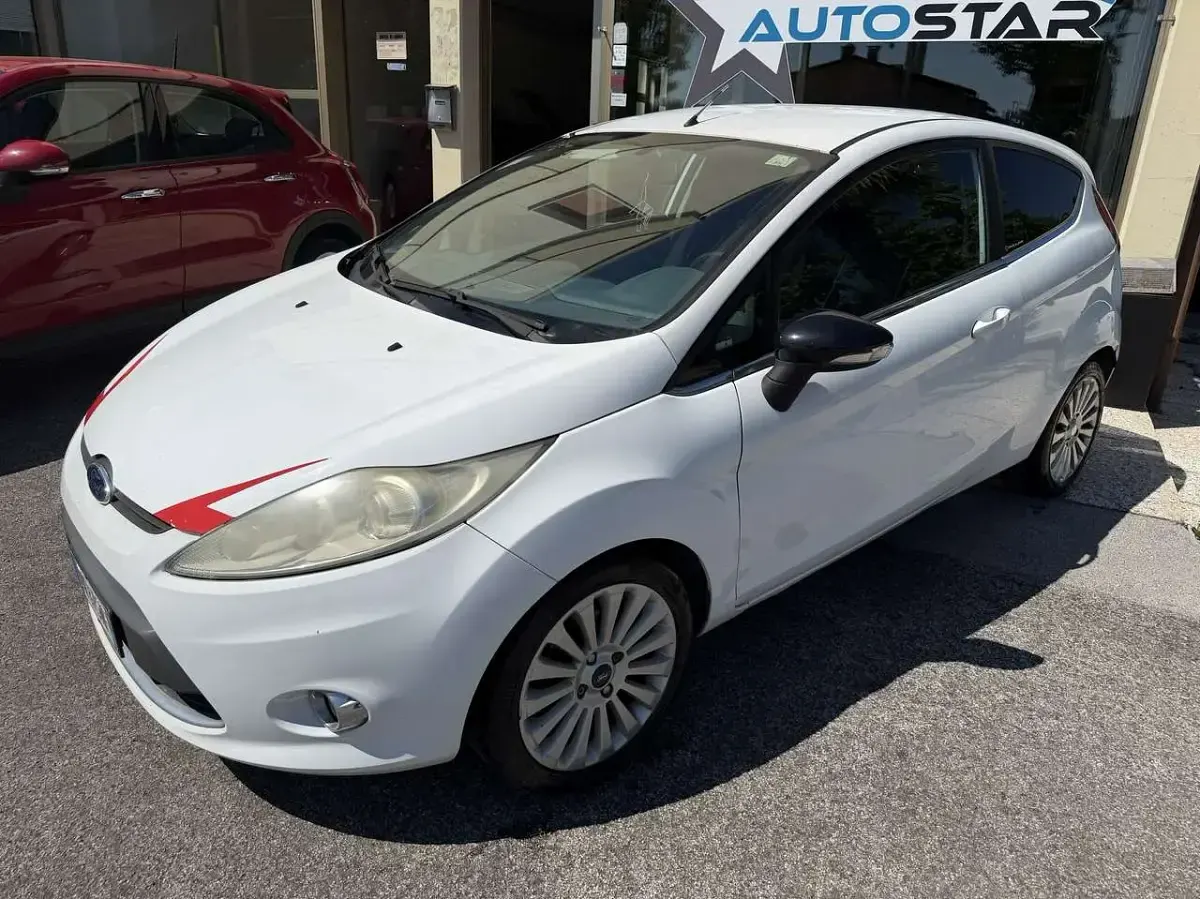 Usata Ford Fiesta 95 CV (69 kW) 2009 Other Berlina