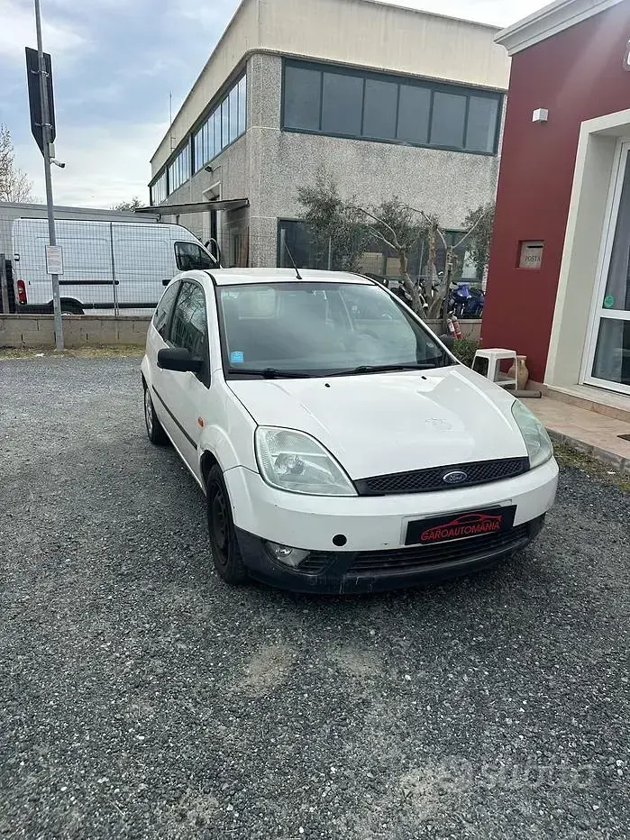 Usata Ford Fiesta 68 CV (50 kW) 2010 Bianco Furgone