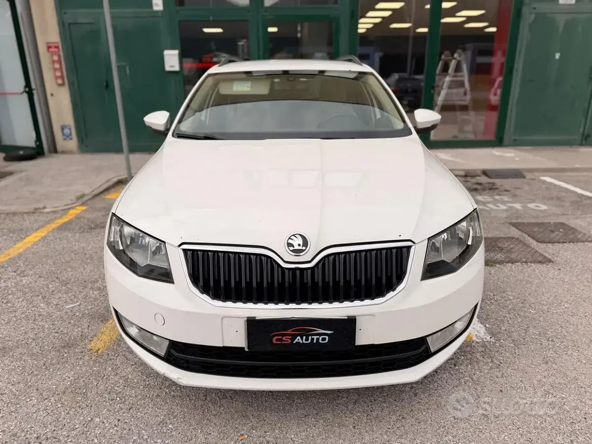 Usata Skoda Octavia Elegance 105 CV (77 kW) 2014 Bianco Station wagon