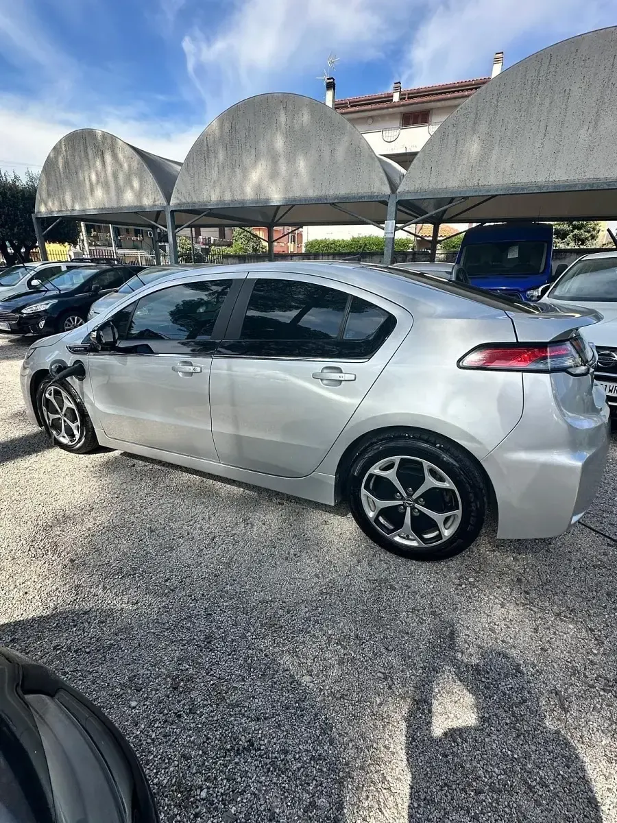 Usata Opel Ampera 85 CV (62 kW) 2012 Argento Utilitaria
