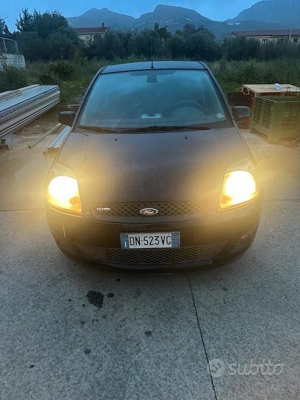 Usata Ford Fiesta 2006 Nero Utilitaria