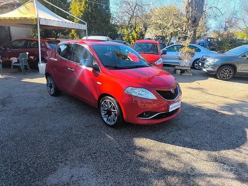 Usata Lancia Ypsilon S 95 CV (69 kW) 2016 Rosso Utilitaria