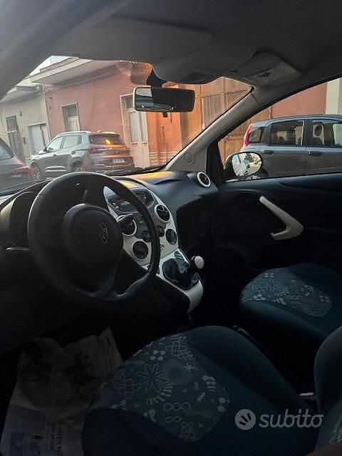 Begagnad Ford Ka Plus 69 HK (50 kW) 2011 Lila Halvkombi