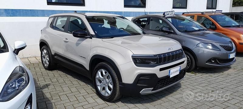 Usata Jeep Avenger Altitude 101 CV (74 kW) 2024 Marrone SUV