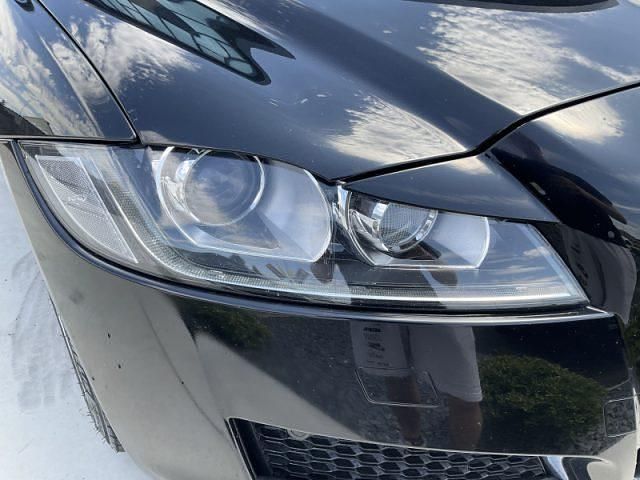 Usata Jaguar XF R-Sport 180 CV (132 kW) 2018 Nero Berlina