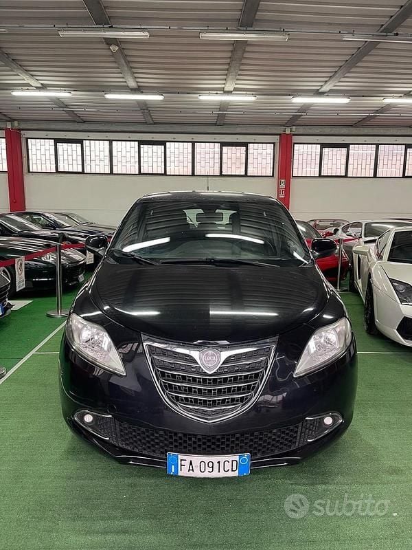 Usata Lancia Ypsilon 69 CV (50 kW) 2015 Nero Utilitaria