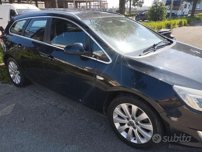 Usata Opel Astra 110 CV (80 kW) 2011 Nero Station wagon