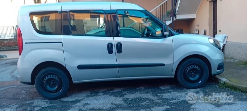 Usata Fiat Doblò 120 CV (88 kW) 2015 Grigio Monovolume