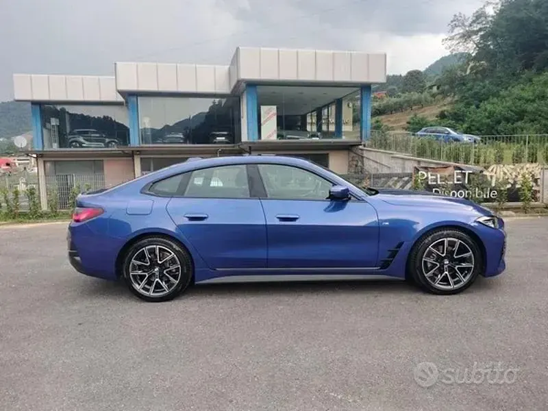 Usata BMW i4 M Sport 250 kW (340 CV) 2022 Bluazzurro Berlina