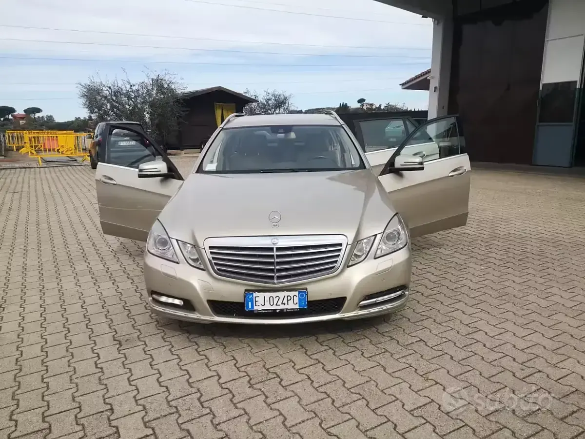 Gebraucht Mercedes E250 Elegance 204 PS (150 kW) 2011 Beige Limousine