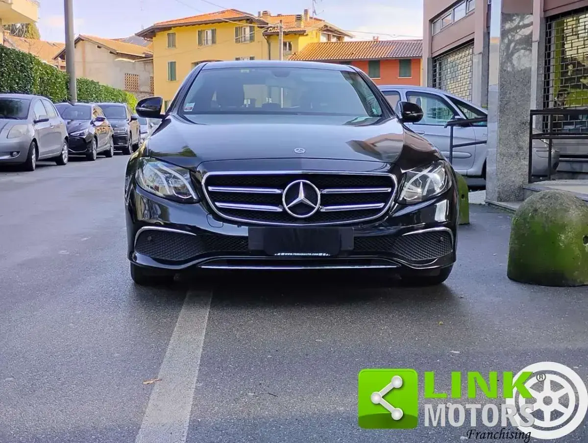 Usata Mercedes E220 194 CV (142 kW) 2019 Nero ossidiana Berlina
