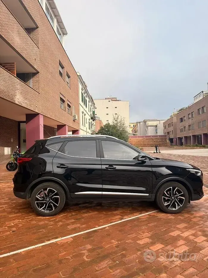 Usata MG ZS Luxury 106 CV (77 kW) 2024 Nero SUV