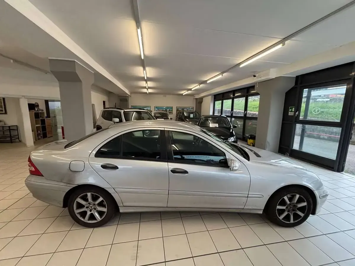 Usata Mercedes C220 Avantgarde 150 CV (110 kW) 2005 Other Berlina