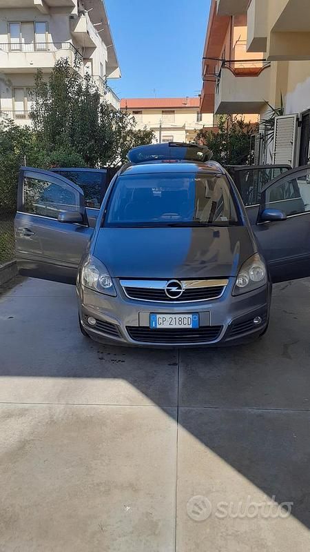 Usata 2007 Opel Zafira Monovolume | 2500 € (Buon prezzo) - Immagine 1/4