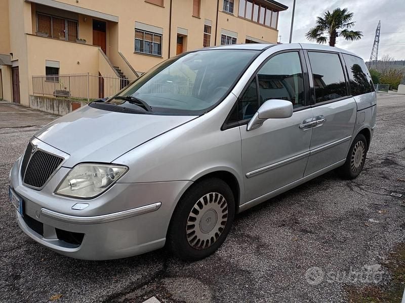 Grigio Usata 2006 Lancia Phedra Monovolume | 1600 € (Ottimo prezzo) - Immagine 1/4