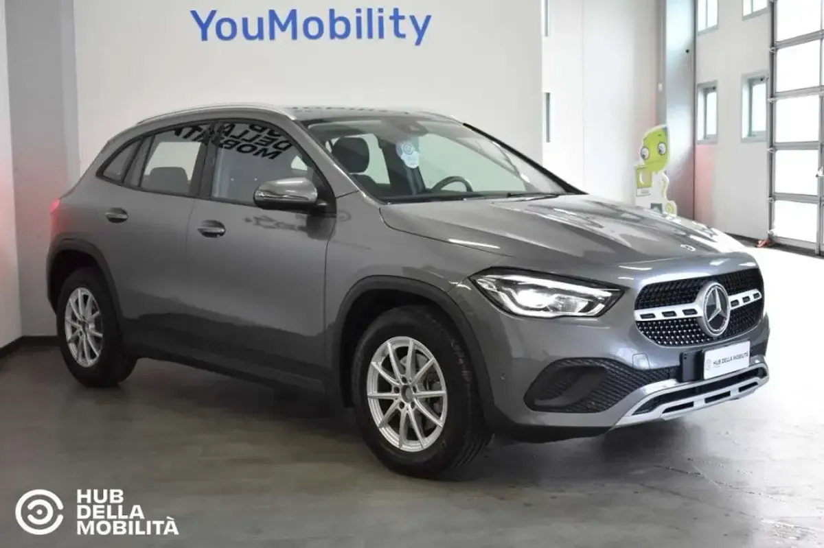 Usata Mercedes GLA200 Business 150 CV (110 kW) 2021 Grigio SUV