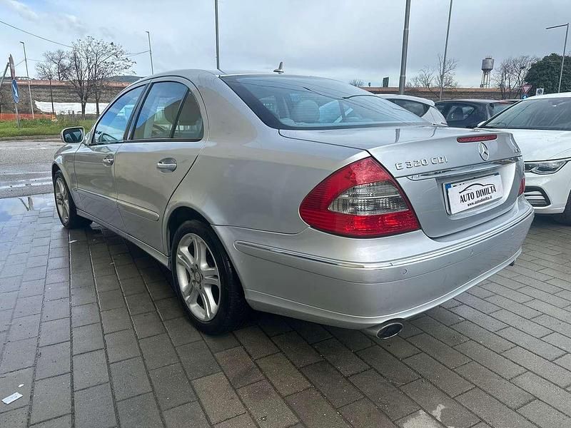 Usata Mercedes E320 Avantgarde 224 CV (164 kW) 2008 Argento Berlina