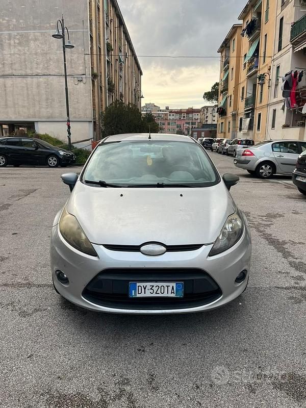 Usata Ford Fiesta 97 CV (71 kW) 2009 Grigio Berlina