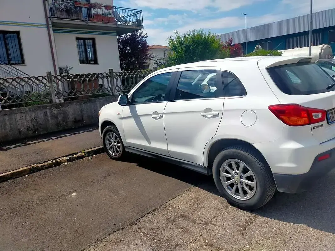 Usata Mitsubishi ASX Invite 150 CV (110 kW) 2012 Bianco SUV