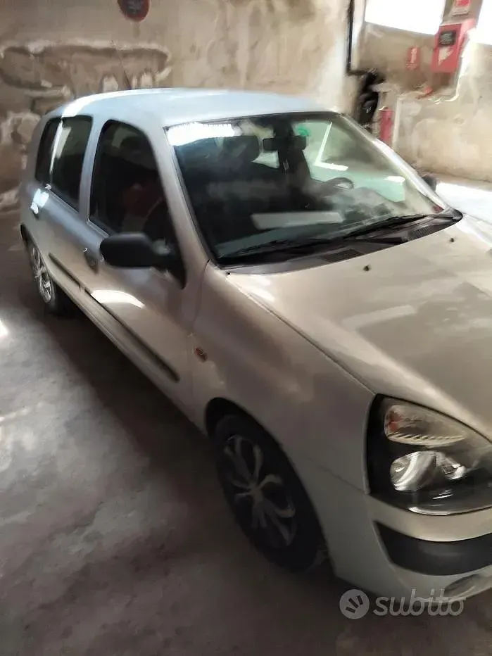 Usata Renault Clio II 58 CV (42 kW) 2003 Grigio Berlina