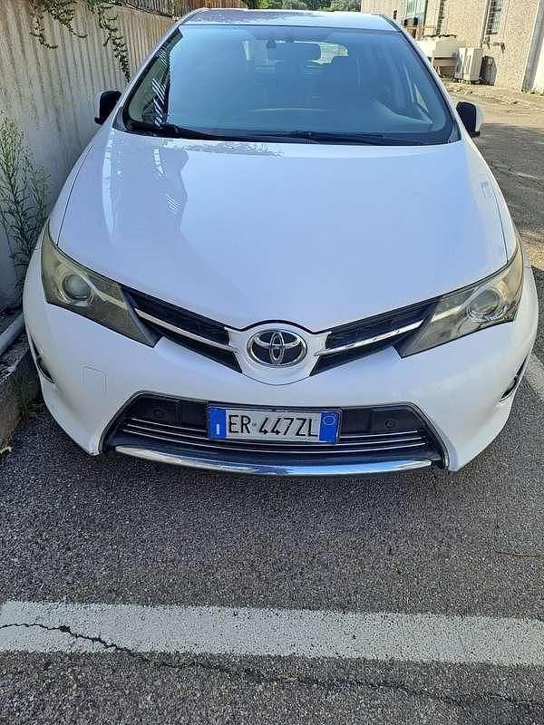 Usata Toyota Auris Lounge 124 CV (91 kW) 2013 Berlina
