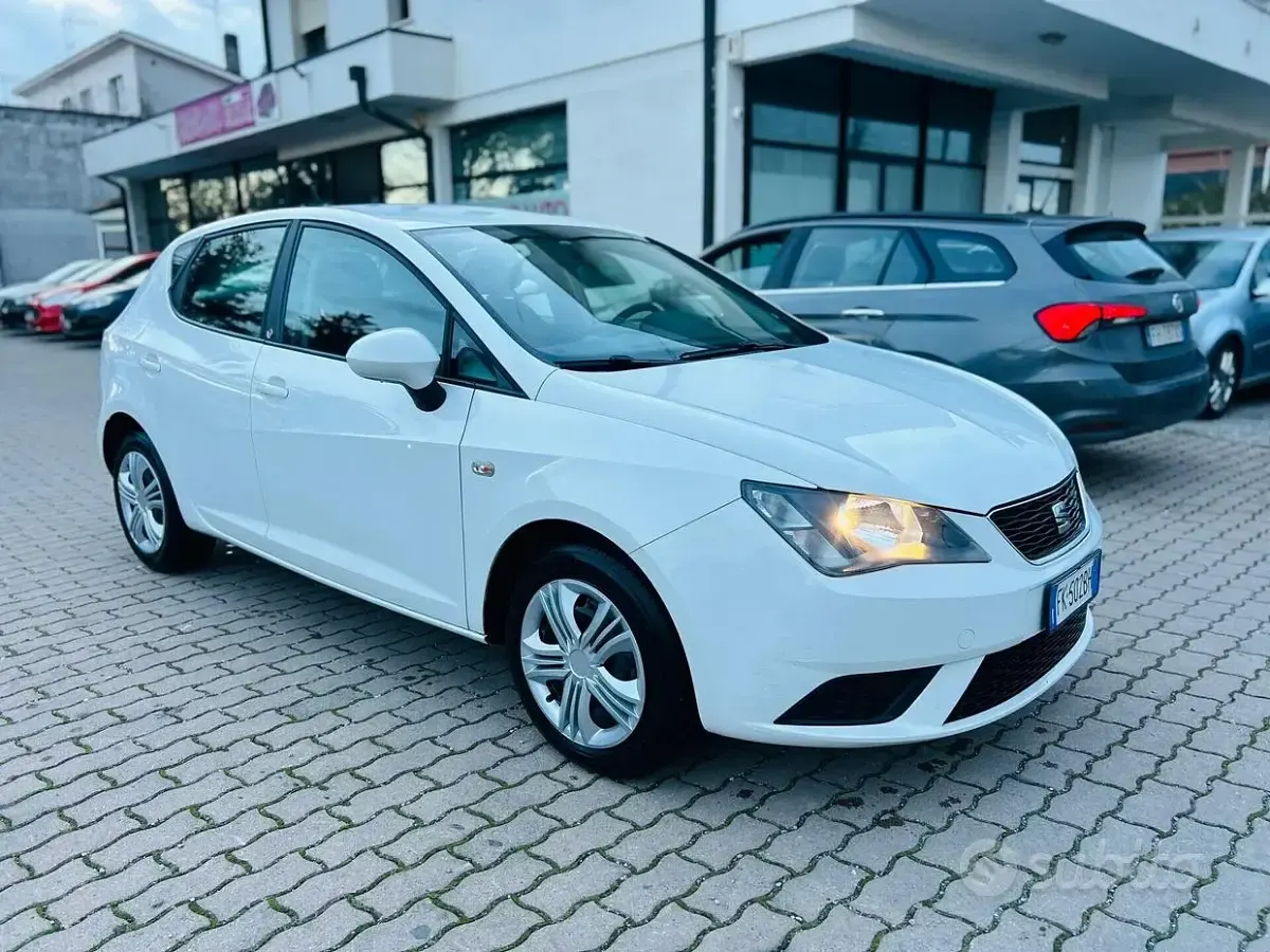 Usata Seat Ibiza CONNECT 75 CV (55 kW) 2017 Bianco Berlina