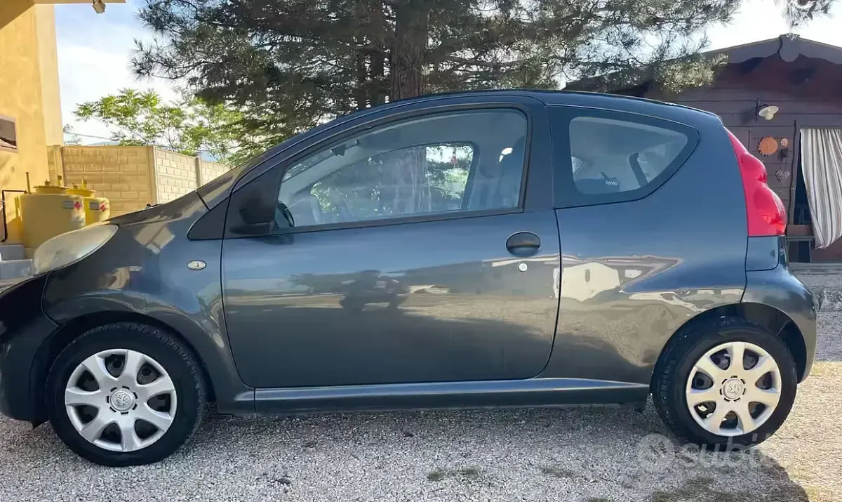 Usata Peugeot 107 68 CV (50 kW) 2009 Utilitaria
